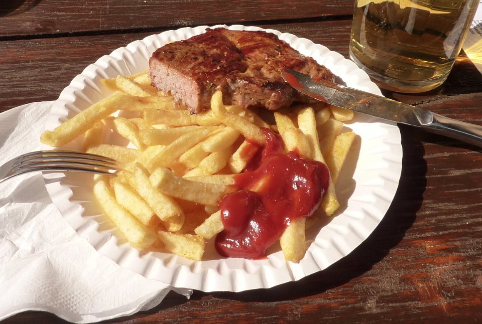 Fassbier, Steak und Pommes